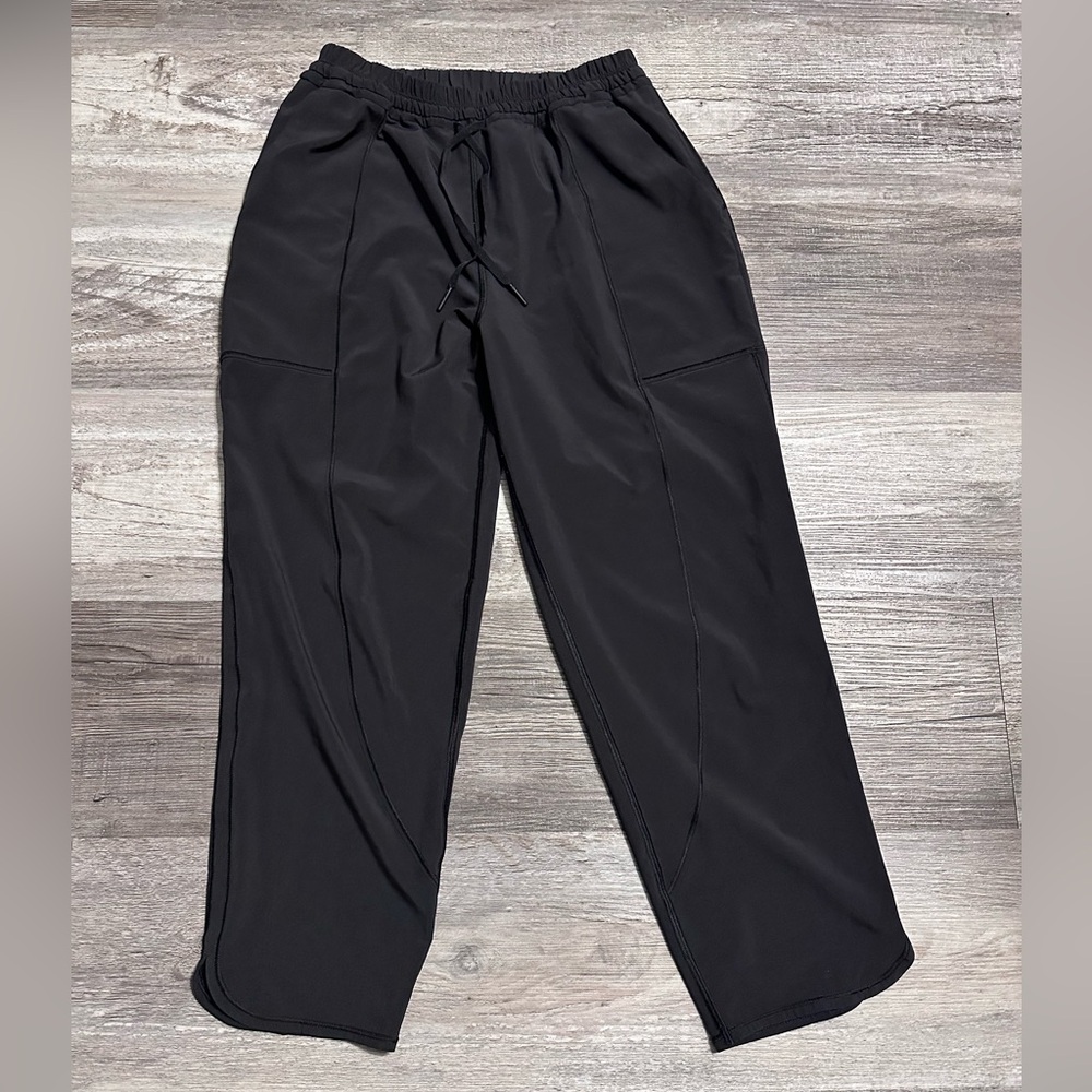 Lululemon women’s  Black Drawstring Cropped Pants